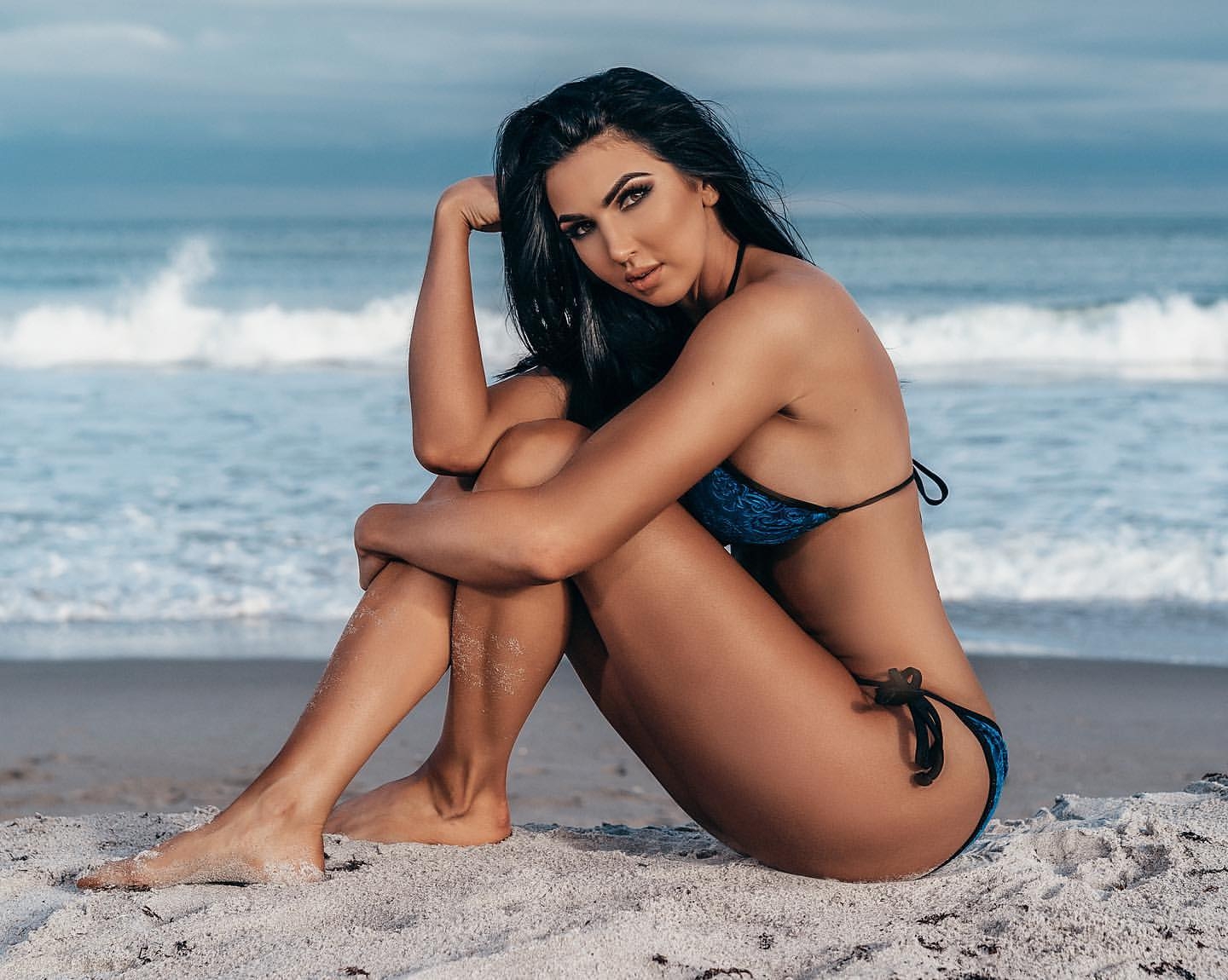 Billie Kay S Feet In Sand Scrolller