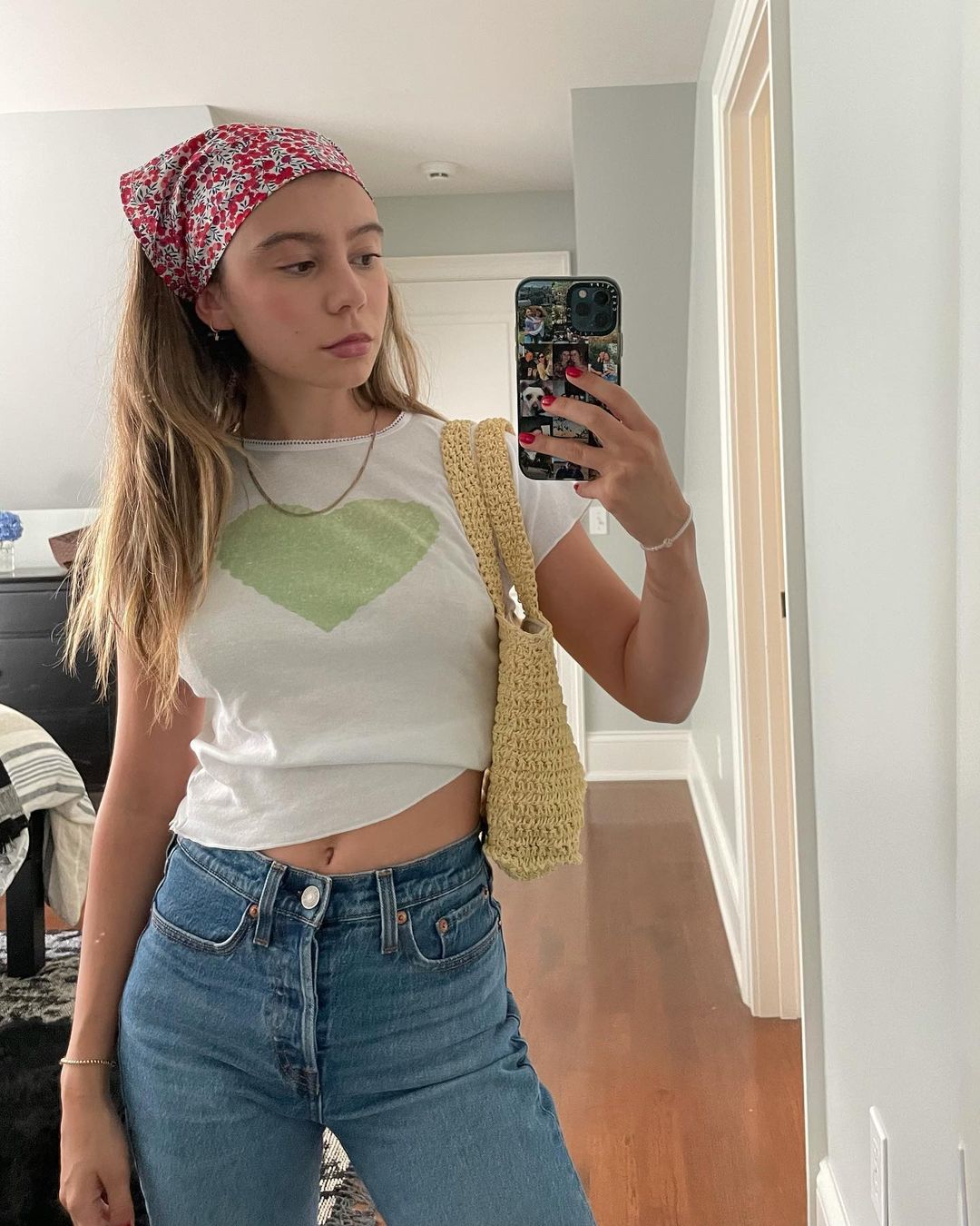 Genevieve Hannelius Scrolller