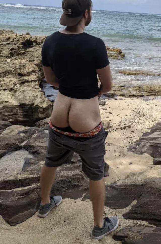 Public Mooning What Do You Think Of This Ass Scrolller