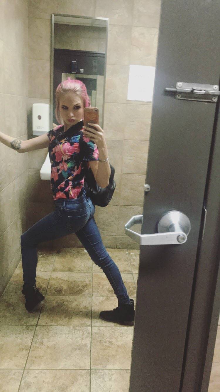 Restroom Pose Scrolller