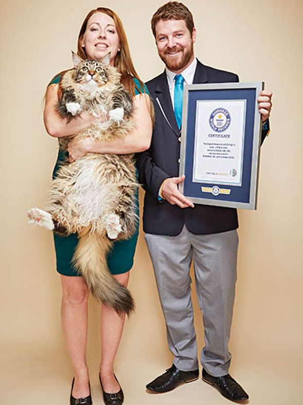 She Won An Award For Having The World S Longest Pussy And Proves She