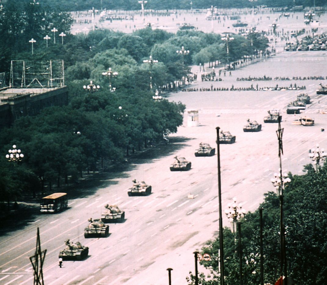 The Uncropped Tiananmen Square Tank Man Photo Scrolller