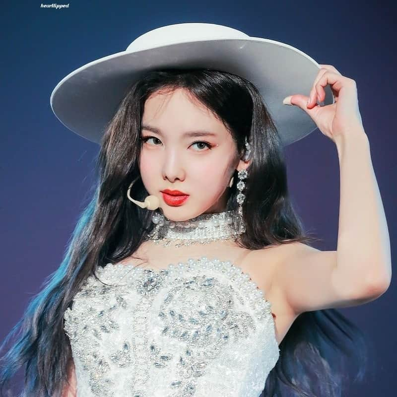 TWICE Nayeon Scrolller