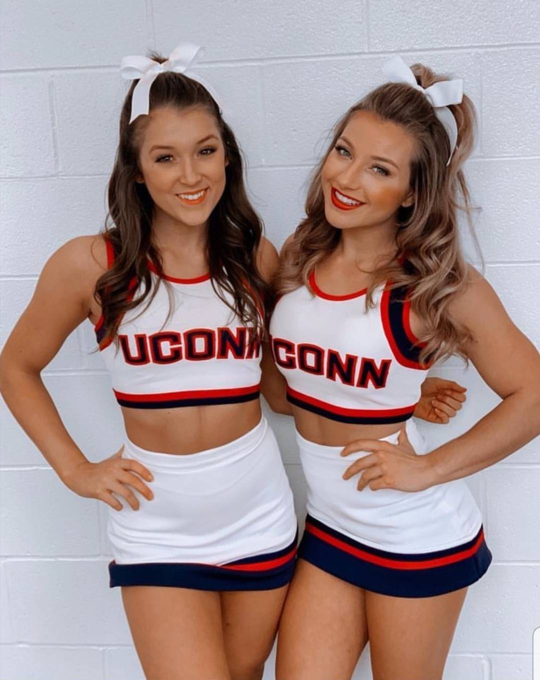 Uconn Cheerleaders Scrolller