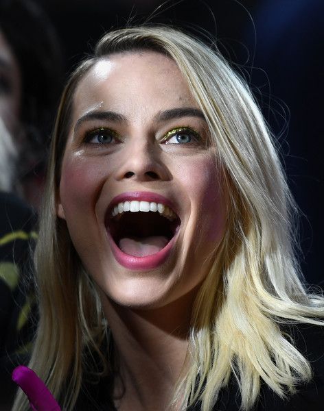 Who Wants To Jerk Off Together To Margot Robbie Scrolller