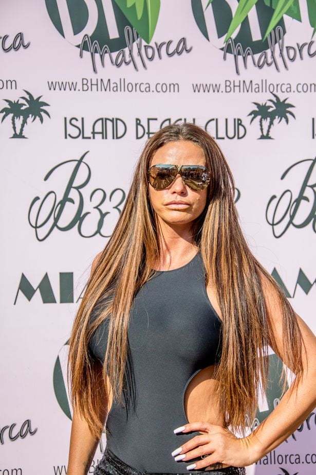 Beach Babe Scrolller