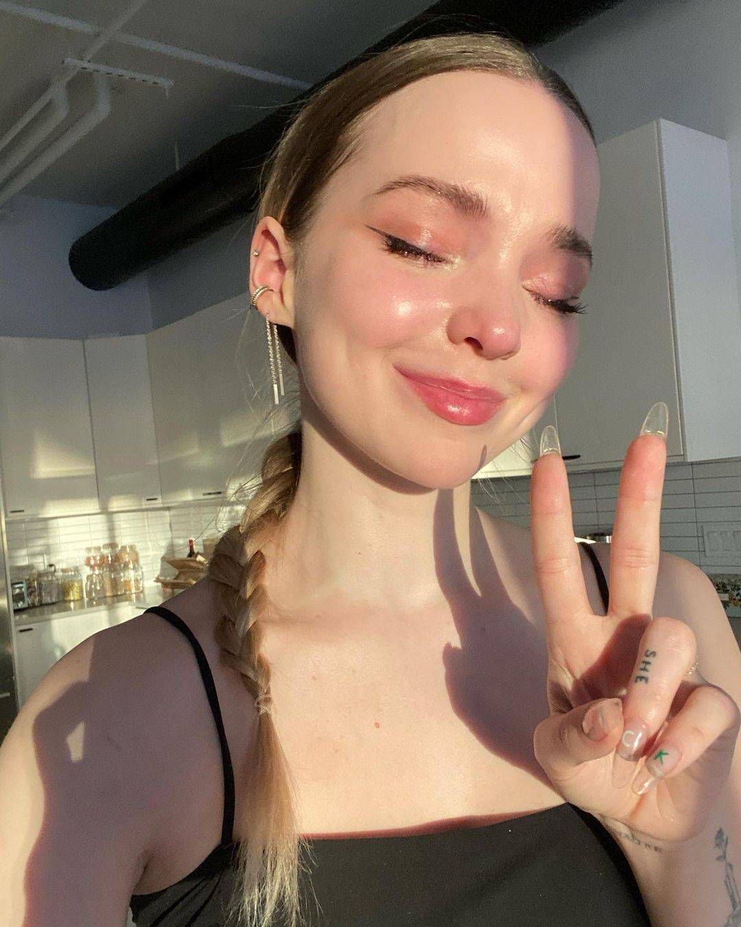 Dove Cameron Perfect Lips And Face To Cum Scrolller