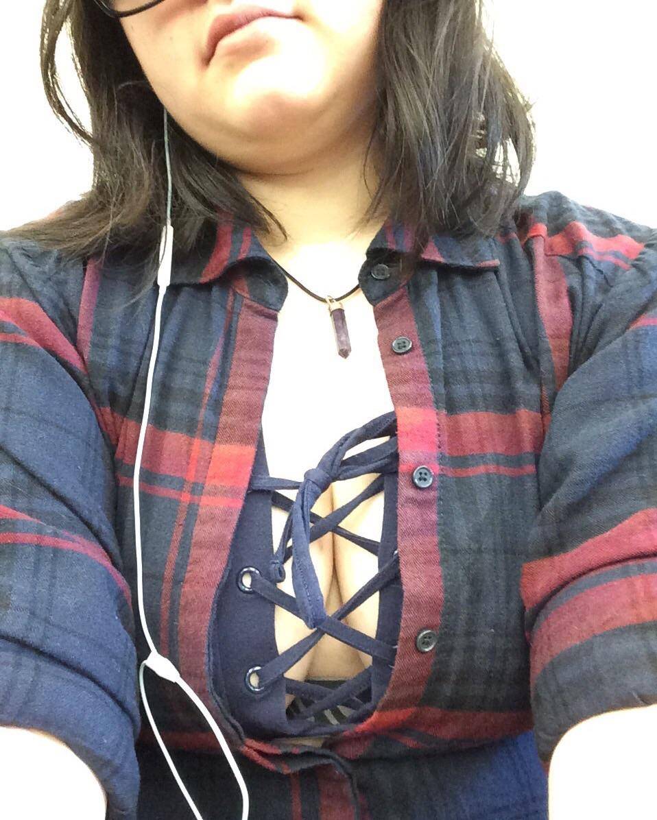 Flannel And Tits Are Always A Nice Combo Dont You Think Scrolller