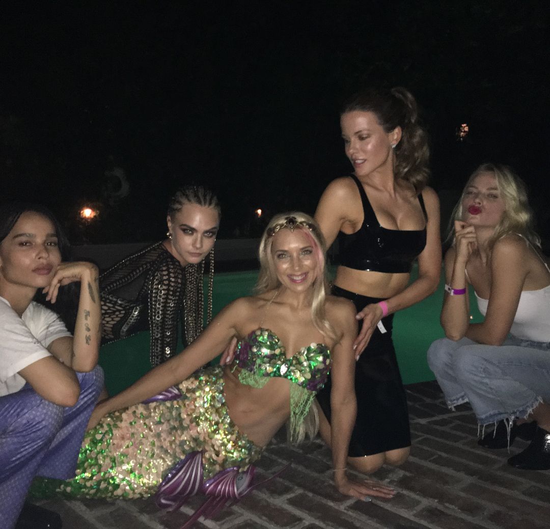 Kate Beckinsale Margot Robbie Zoe Kravitz Cara Delevingne Scrolller