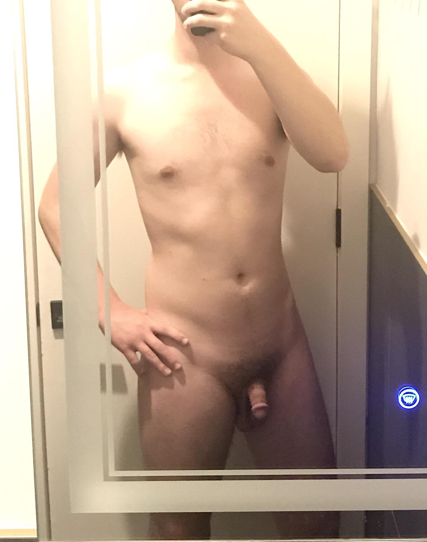 M22 175lbs 6 2 Being Naked Really Helps My Body Image Scrolller