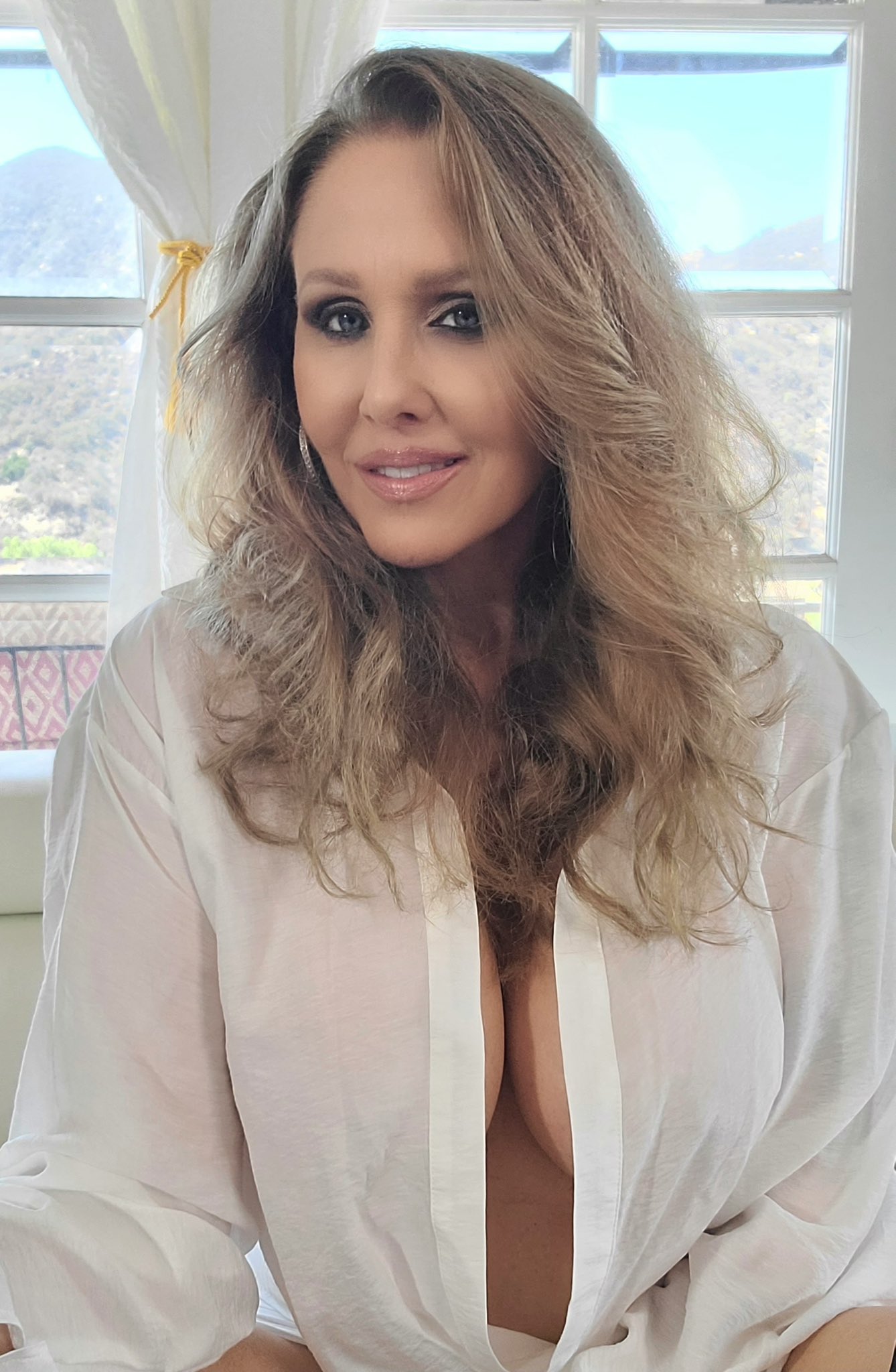 Nothing Hotter Than MILF Julia Ann In A Button Down Shirt Scrolller