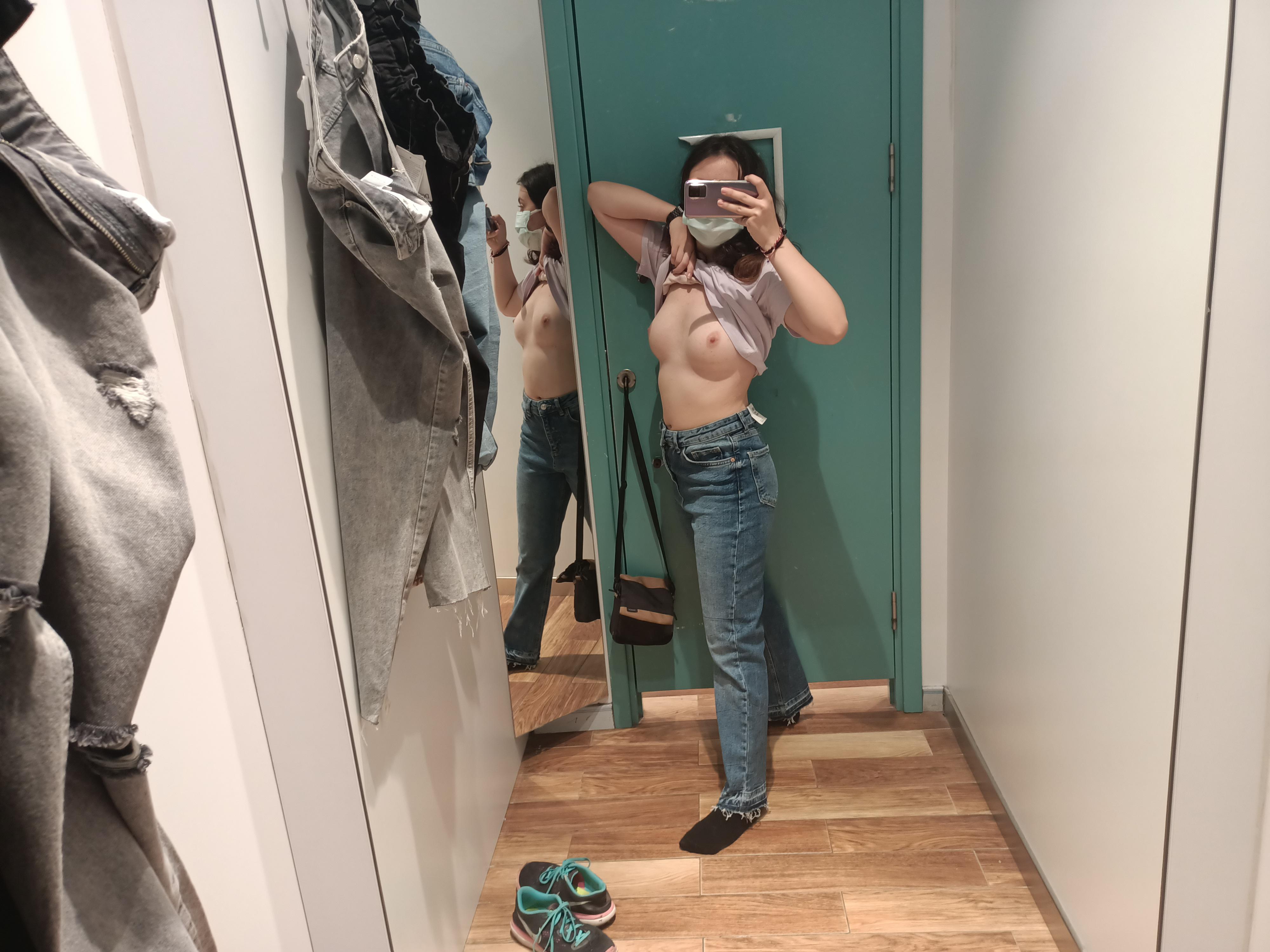 Taking A Fast Nude While In Fitting Room Scrolller