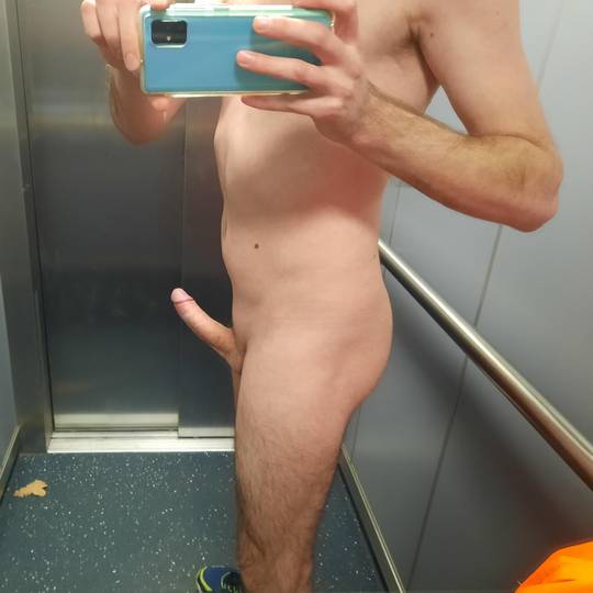 Naked In The Elevator Scrolller