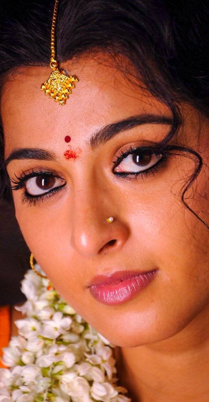 Anushka Shetty S Busty Face Scrolller