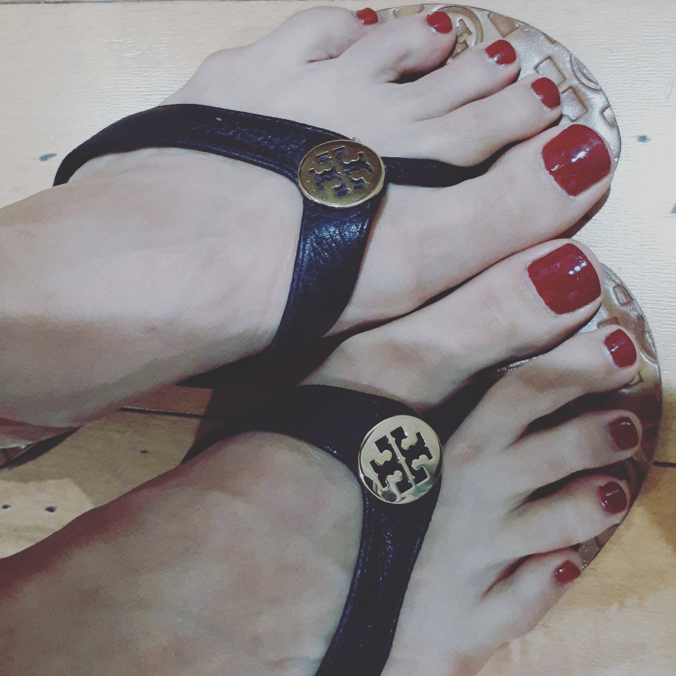 Cute Sandals And Toes Scrolller