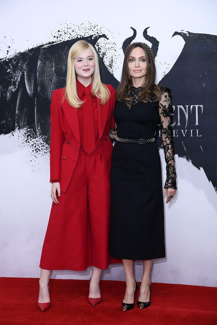 Elle Fanning And Angelina Jolie Scrolller