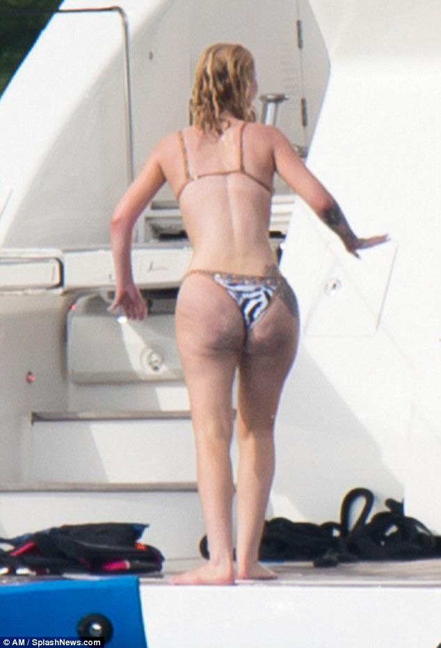 Iggy Azalea And Her Fat Ass Drives Me Crazy Scrolller