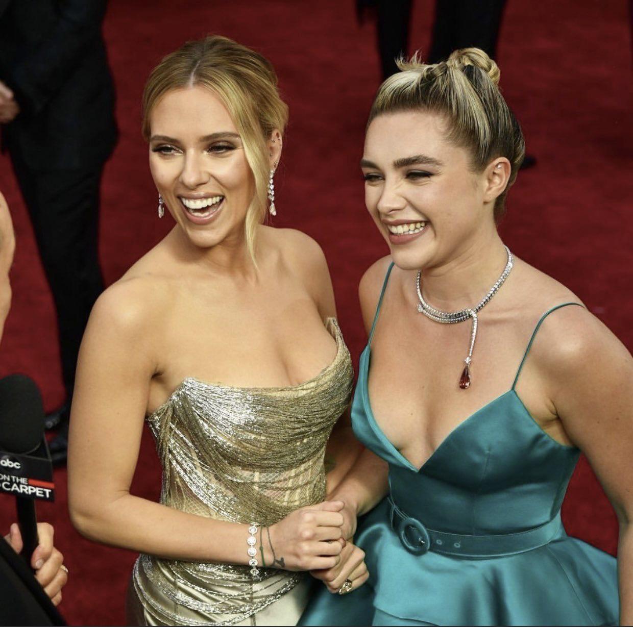 Scarlett Johansson And Florence Pugh Scrolller