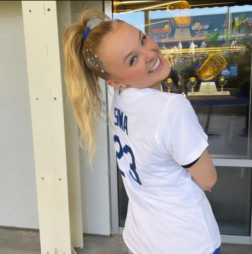 Sexy Year Old Jojo Siwa Scrolller