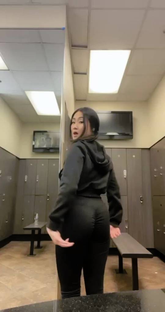 Flashing My Asian Ass At Gym S Locker Someone Caught Me Scrolller