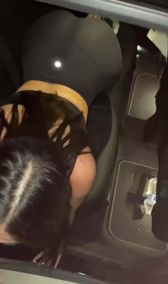 Blowjob In The Car Is The Best Scrolller