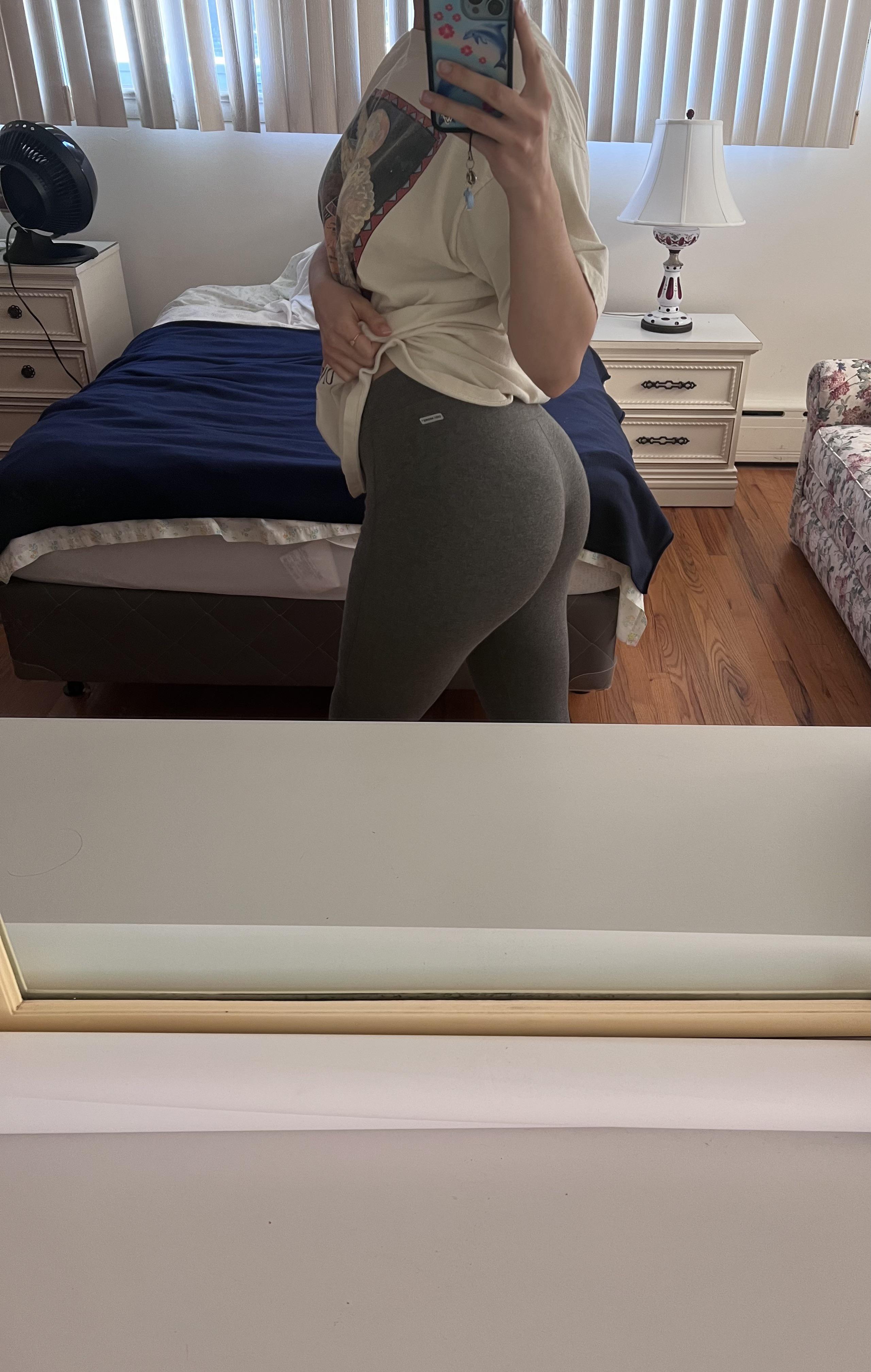 My Ass Is Begging To Be Grabbed In These Leggings Scrolller