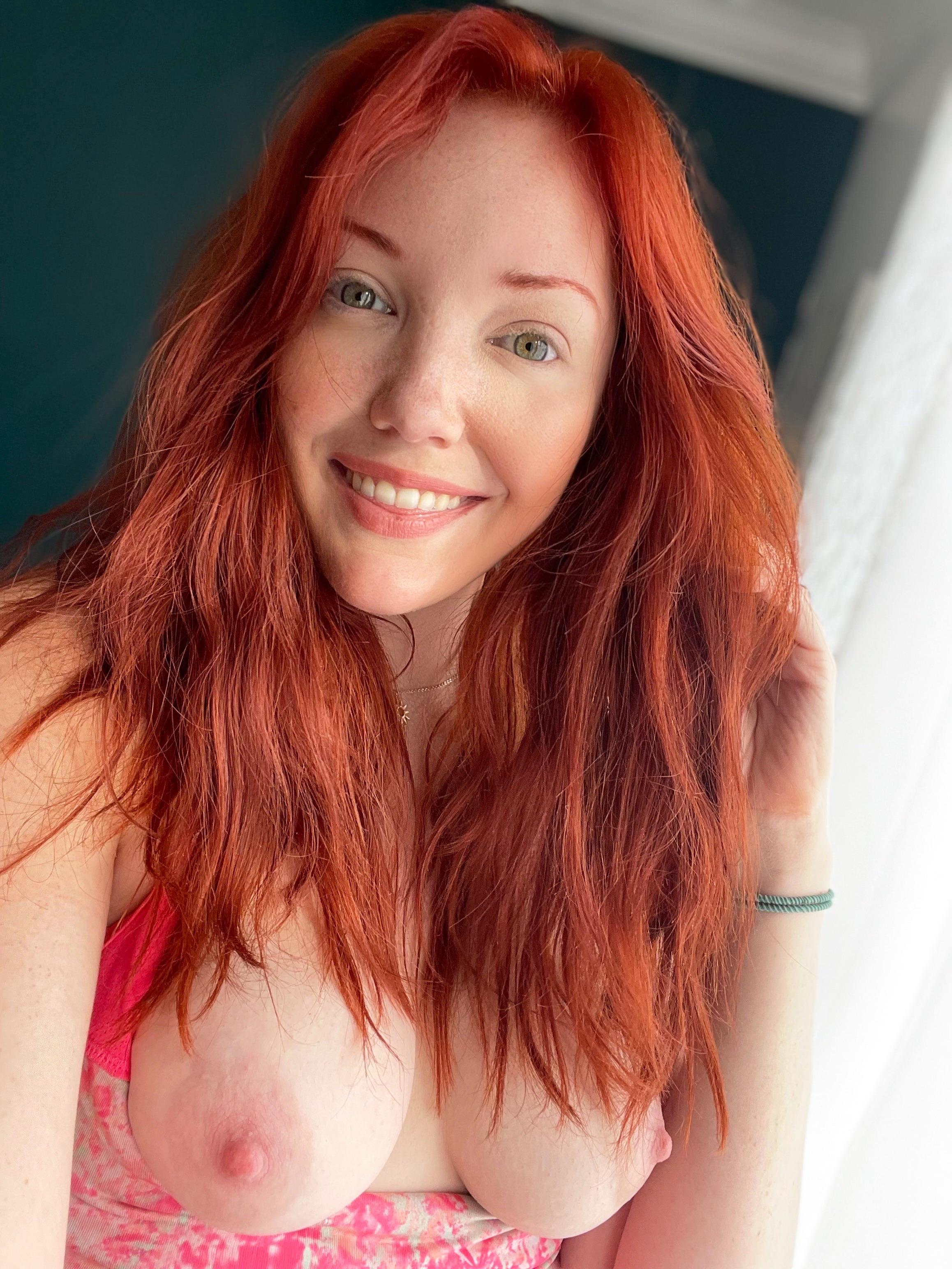 Redhead Selfie Scrolller