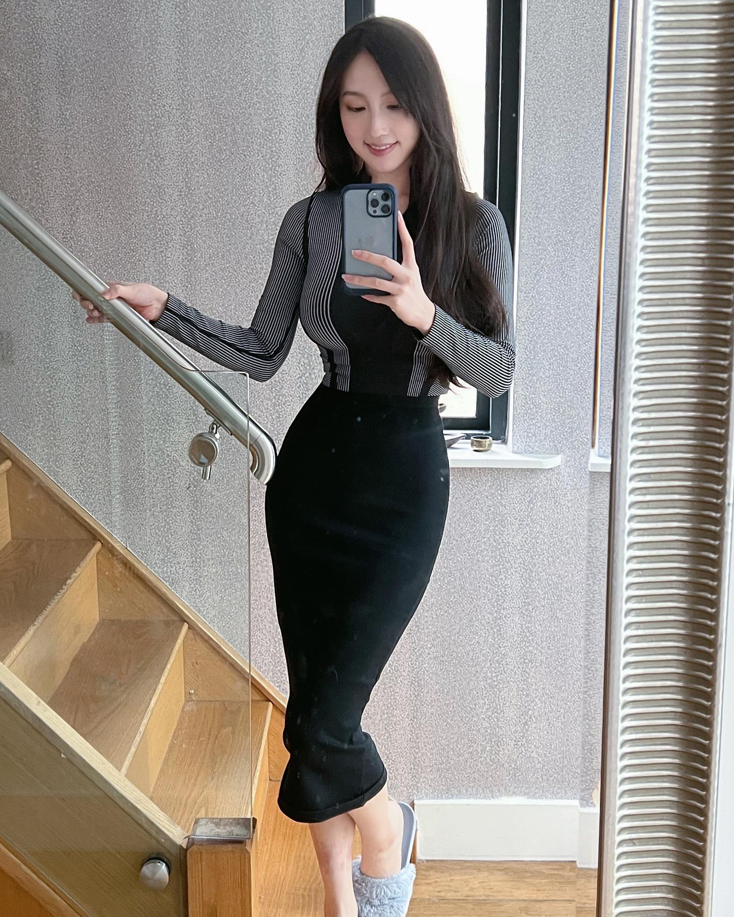 Tight Pencil Skirt Scrolller