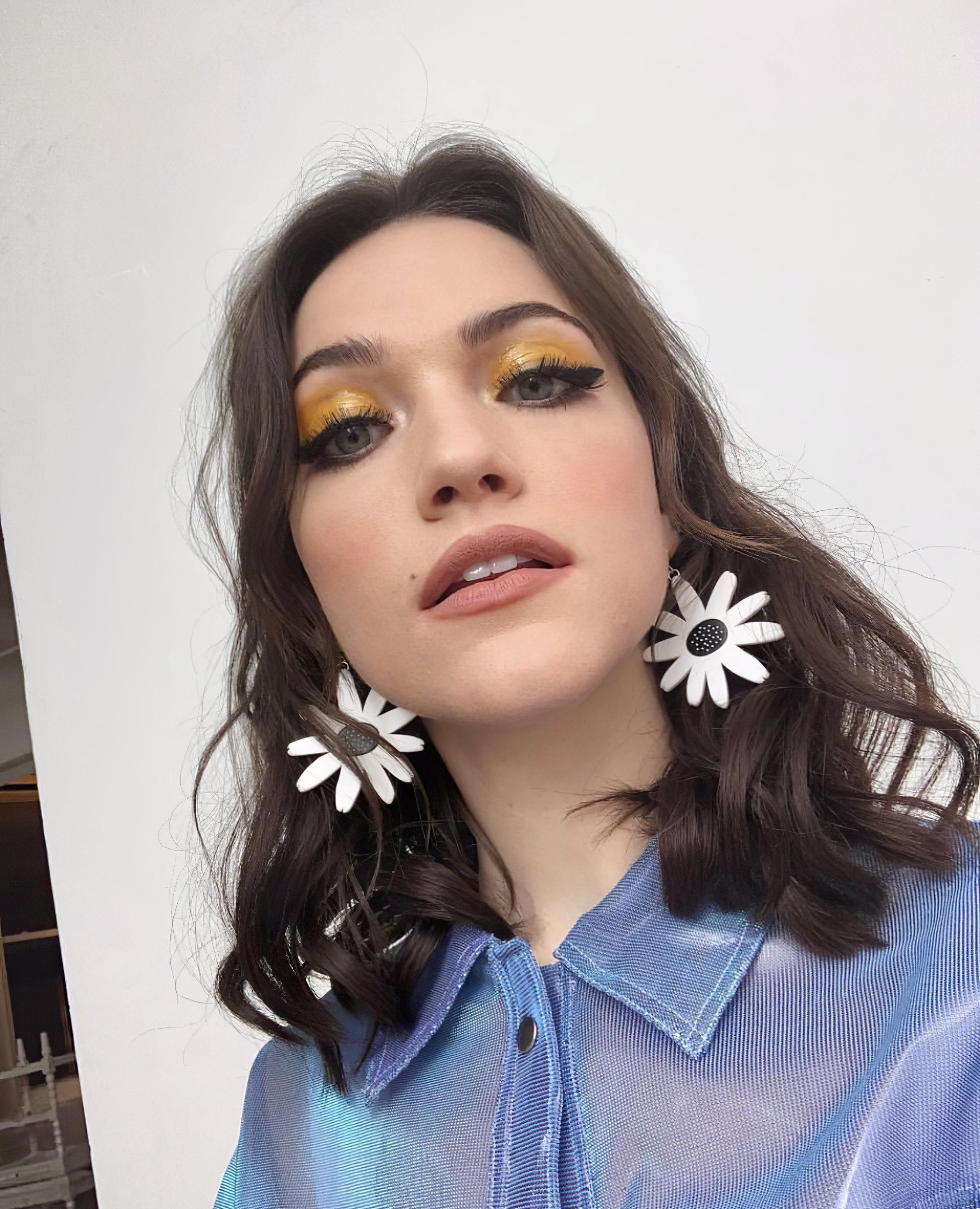 Violett Beane Scrolller