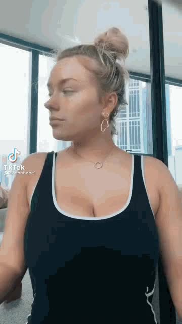 A RARE PAIR OF BIG BREASTS ON TIK TOK NOW DOES SEX TAPES LINK IN