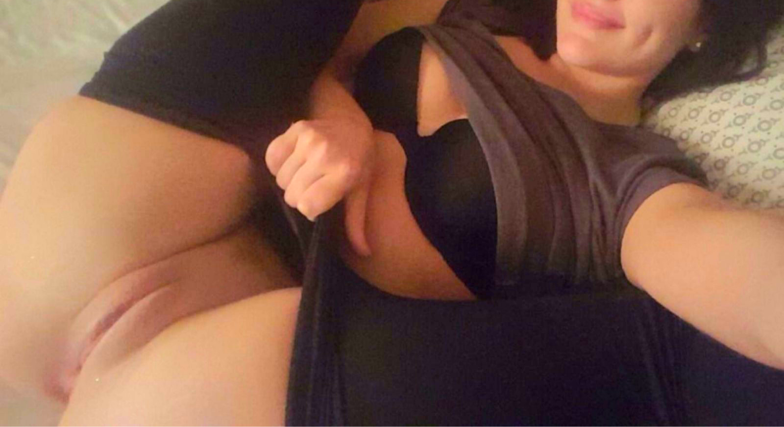 Bored And Horny As Fuck Looking For Sexting Tradin Partner Until We