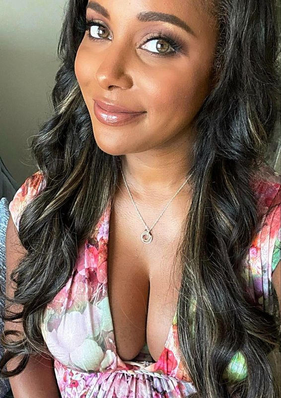 Brandi Rhodes Awesome Big Tits Scrolller