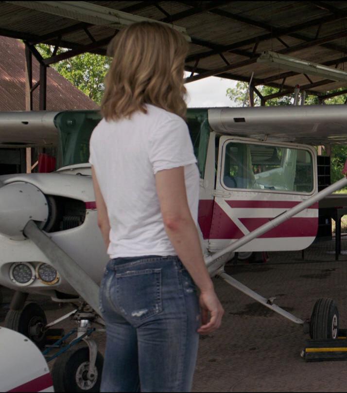 Brie Larson S Ass In Tight Jeans Scrolller