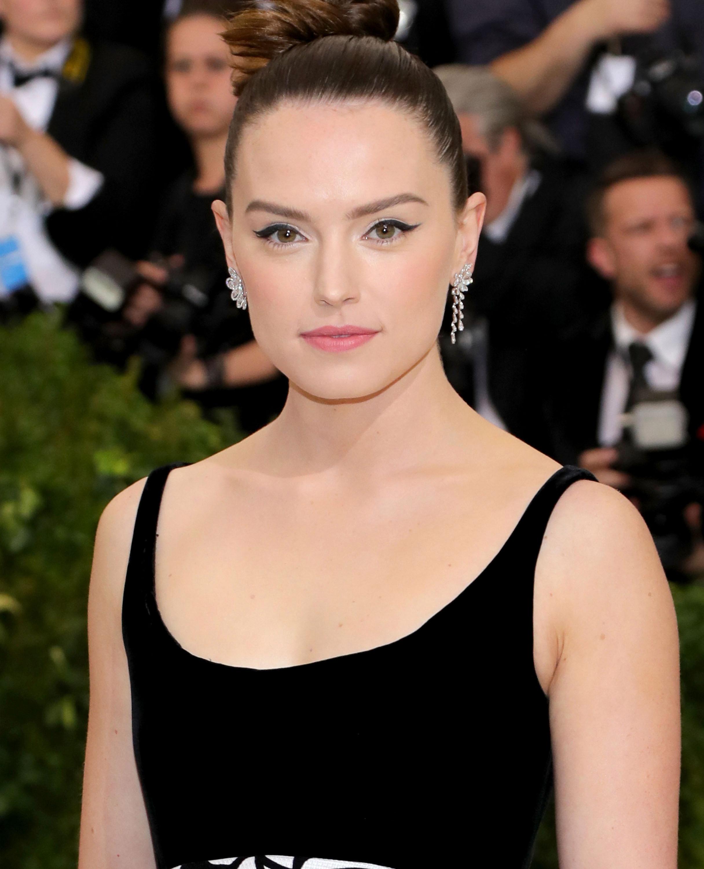 Daisy Jazz Isobel Ridley Scrolller