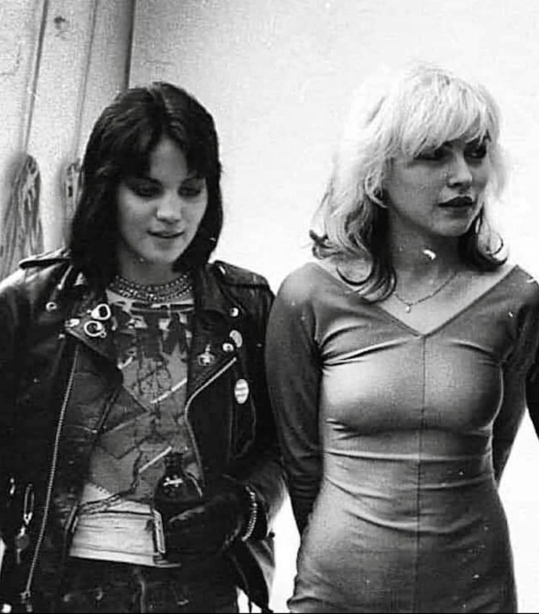 Debbie Harry And Joan Jett 1980s Scrolller