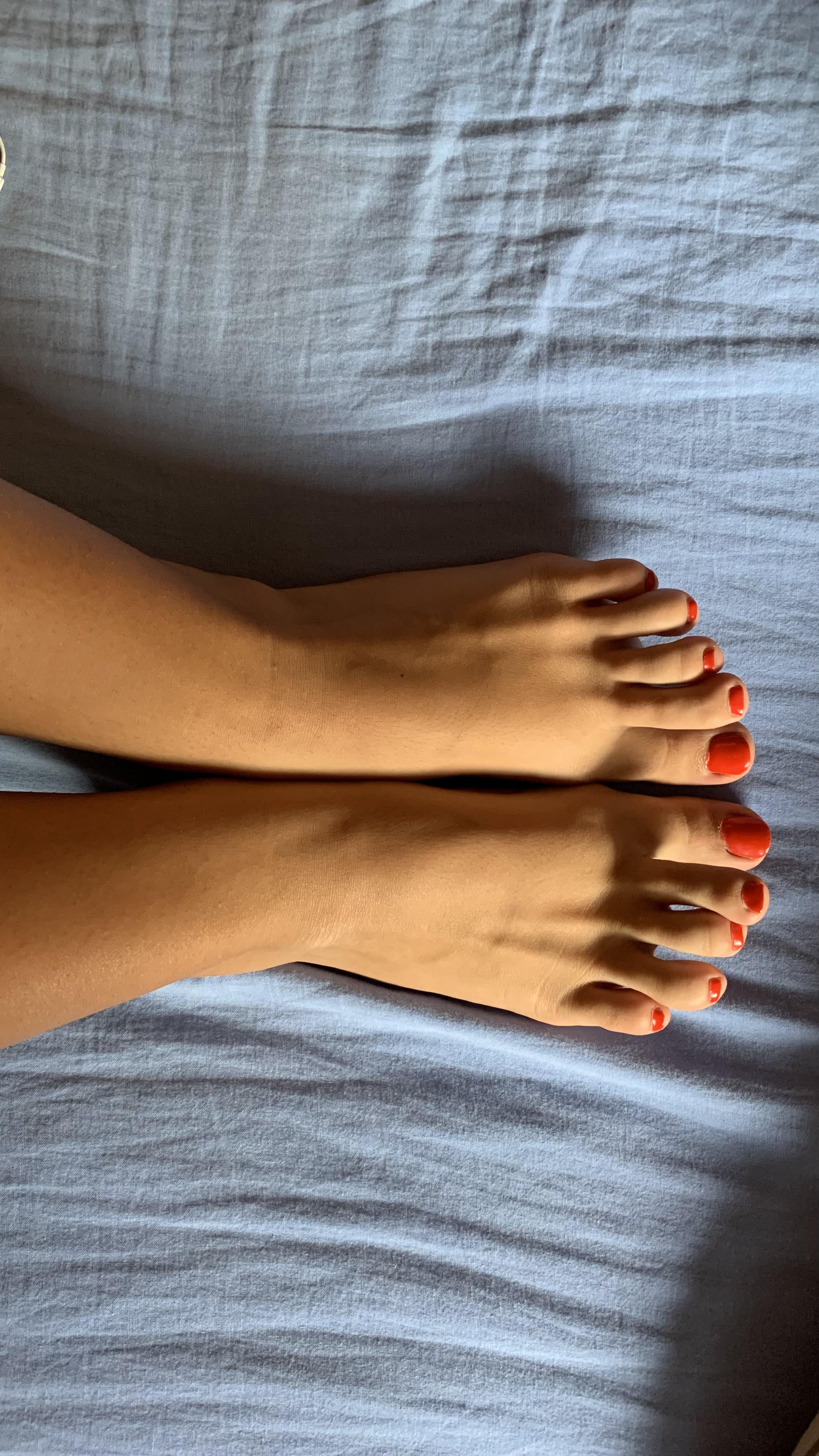 Hi Guys Do You Like My Feet Scrolller