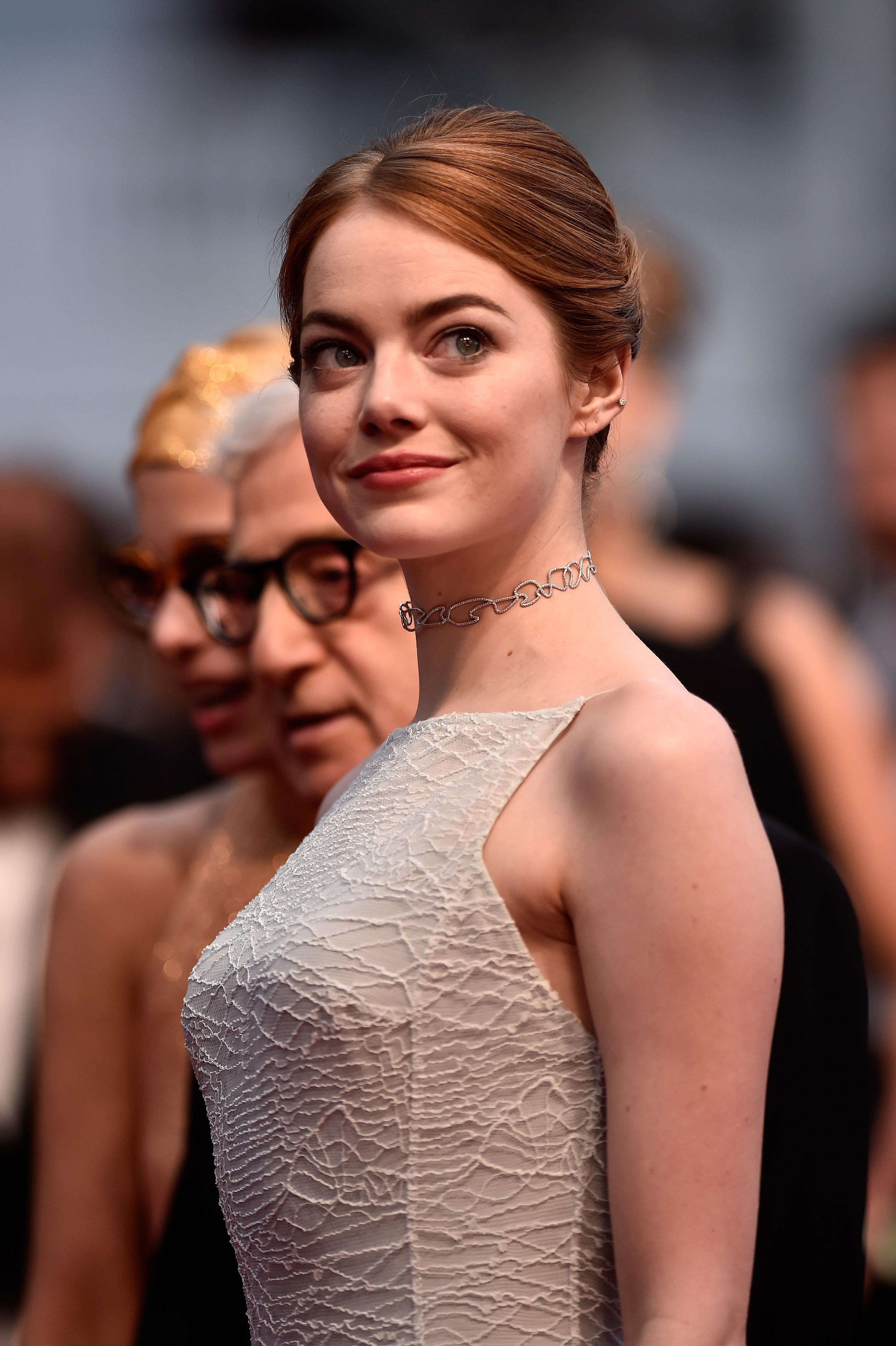 Emma Stone Scrolller