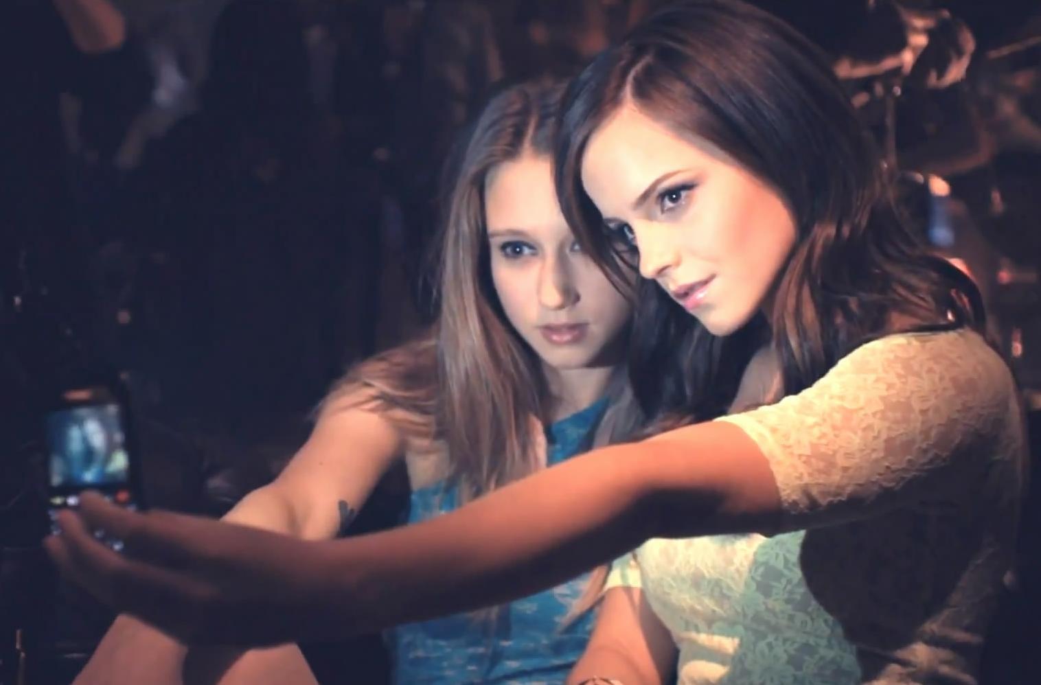 Emma Watson And Taissa Farmiga Would Be My Dream Threesome Scrolller