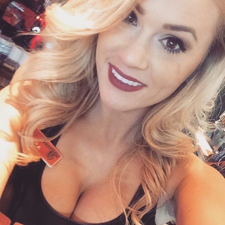 Hooters Hottie Scrolller