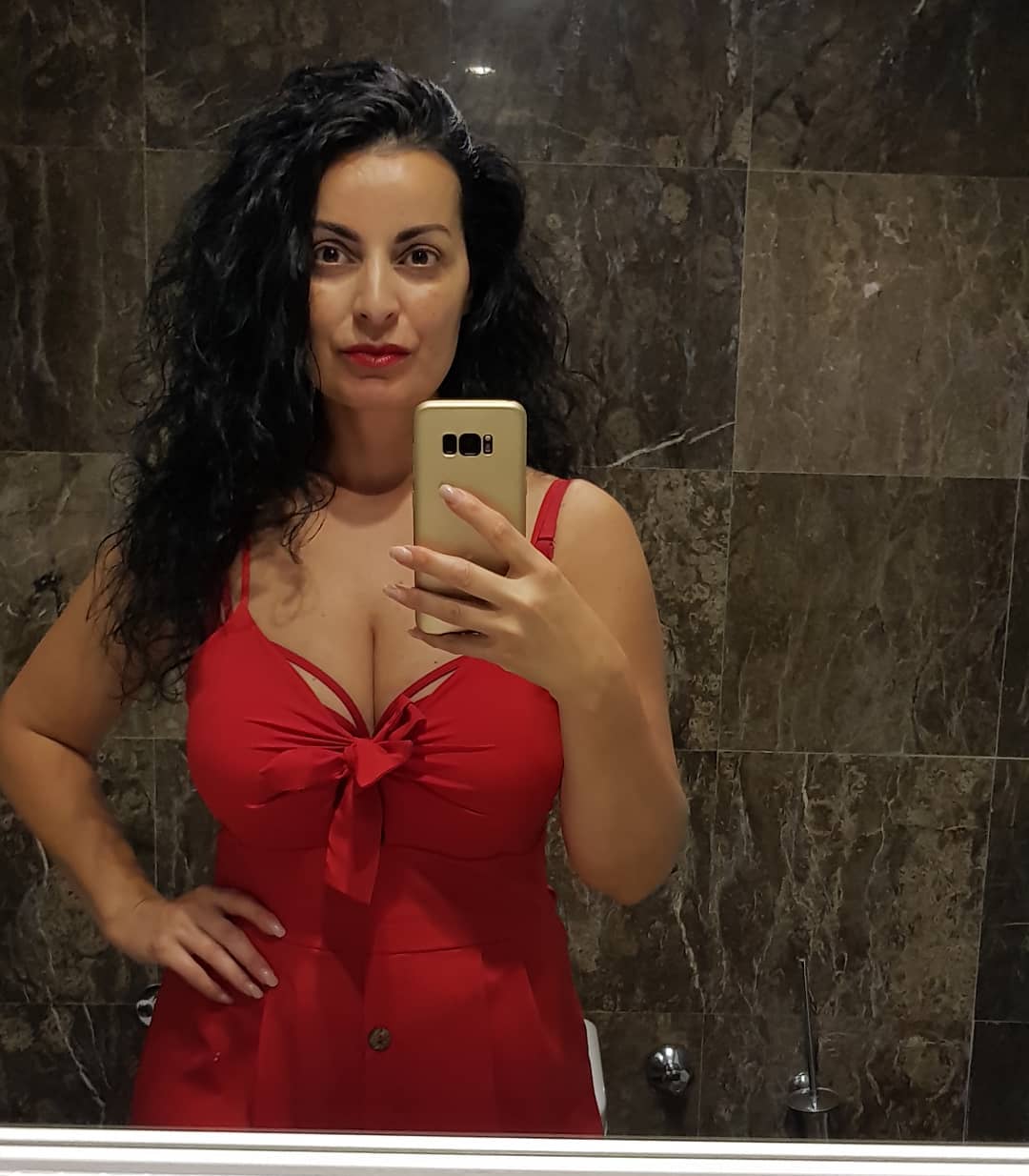 Iranian Milf I Matched With On Tinder Scrolller