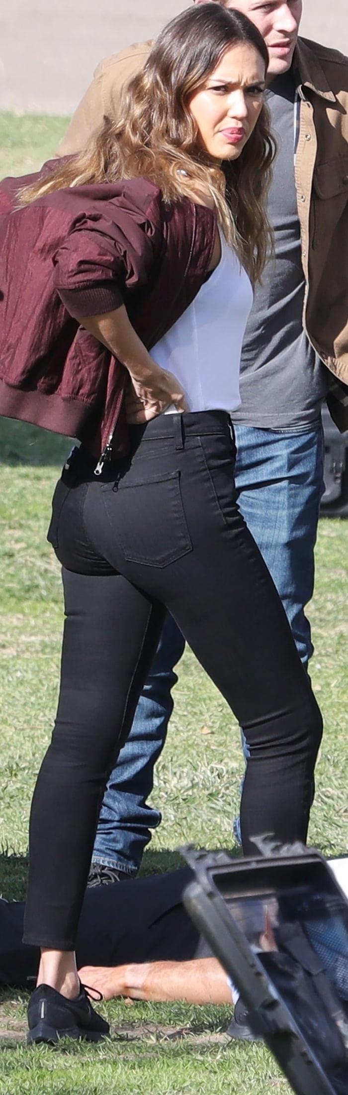 Jessica Albas Plump Booty Needs To Be Spanked Scrolller