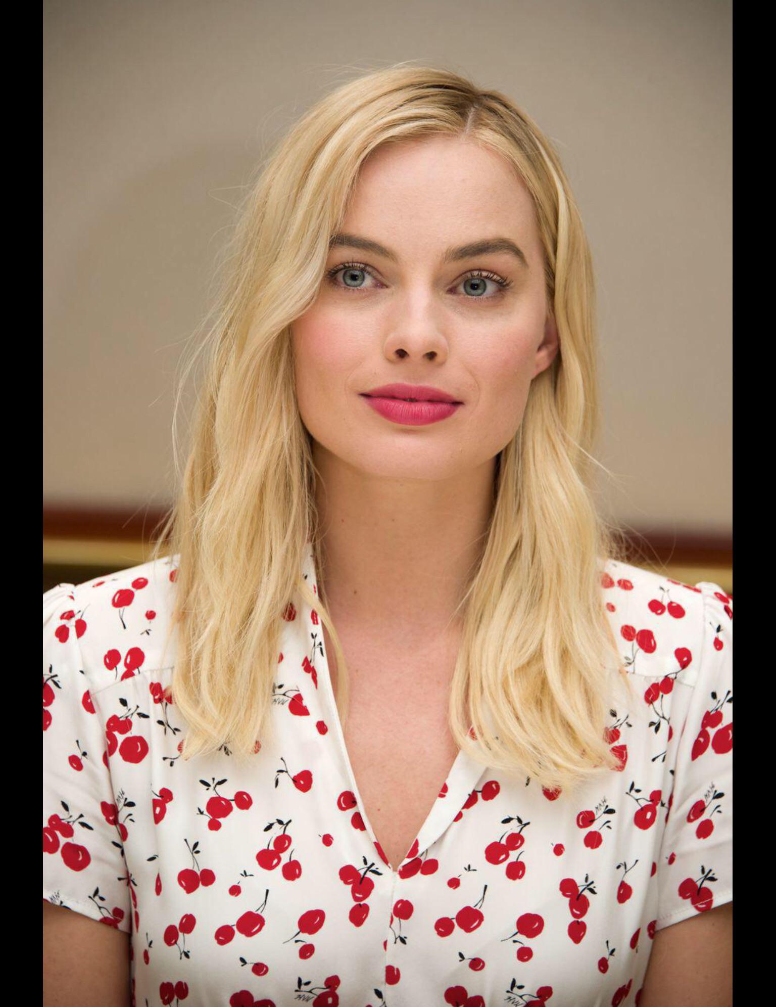 Lets Trade And Jerk To Margot Robbie Whos In Scrolller