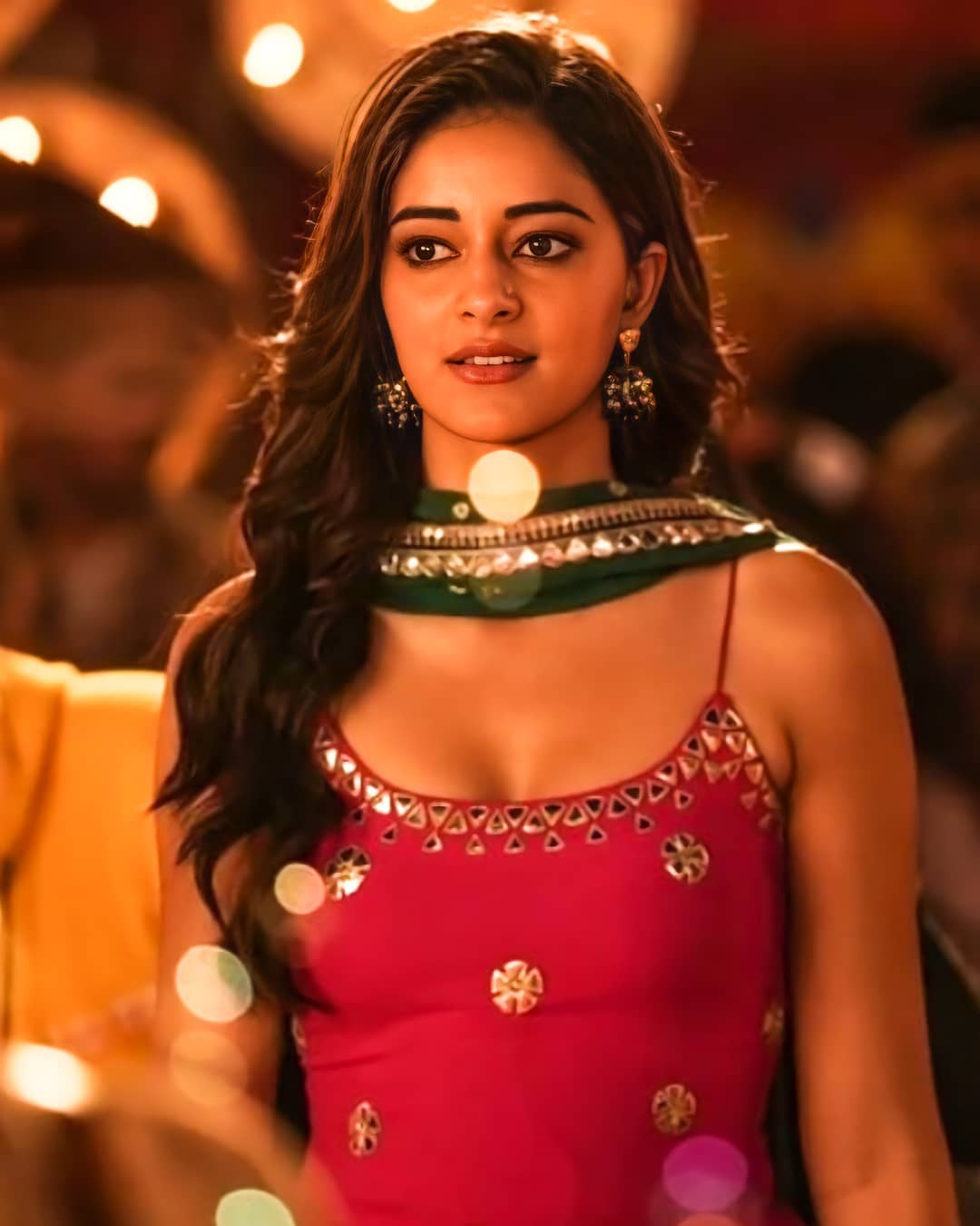 Ananya Panday Looks So HOT Even In Traditional Attire Scrolller