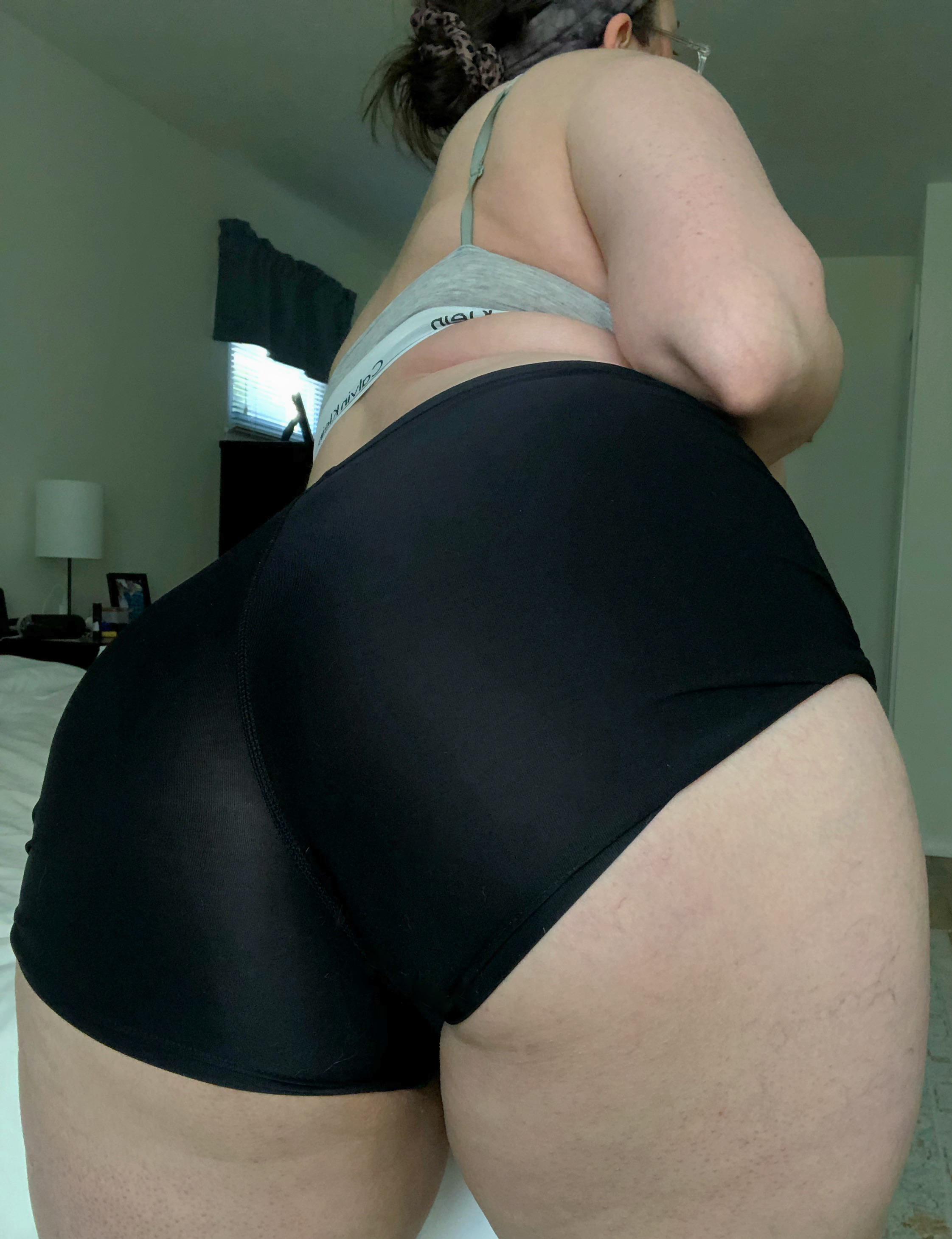 My Ass Looks Thick In These Spandex Scrolller