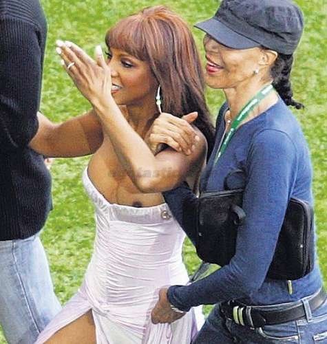 Toni Braxton Nip Slip Scrolller