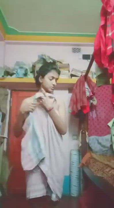 Desi Teen Record Herself For Her Boyfriend Showing Her Sexy Figure