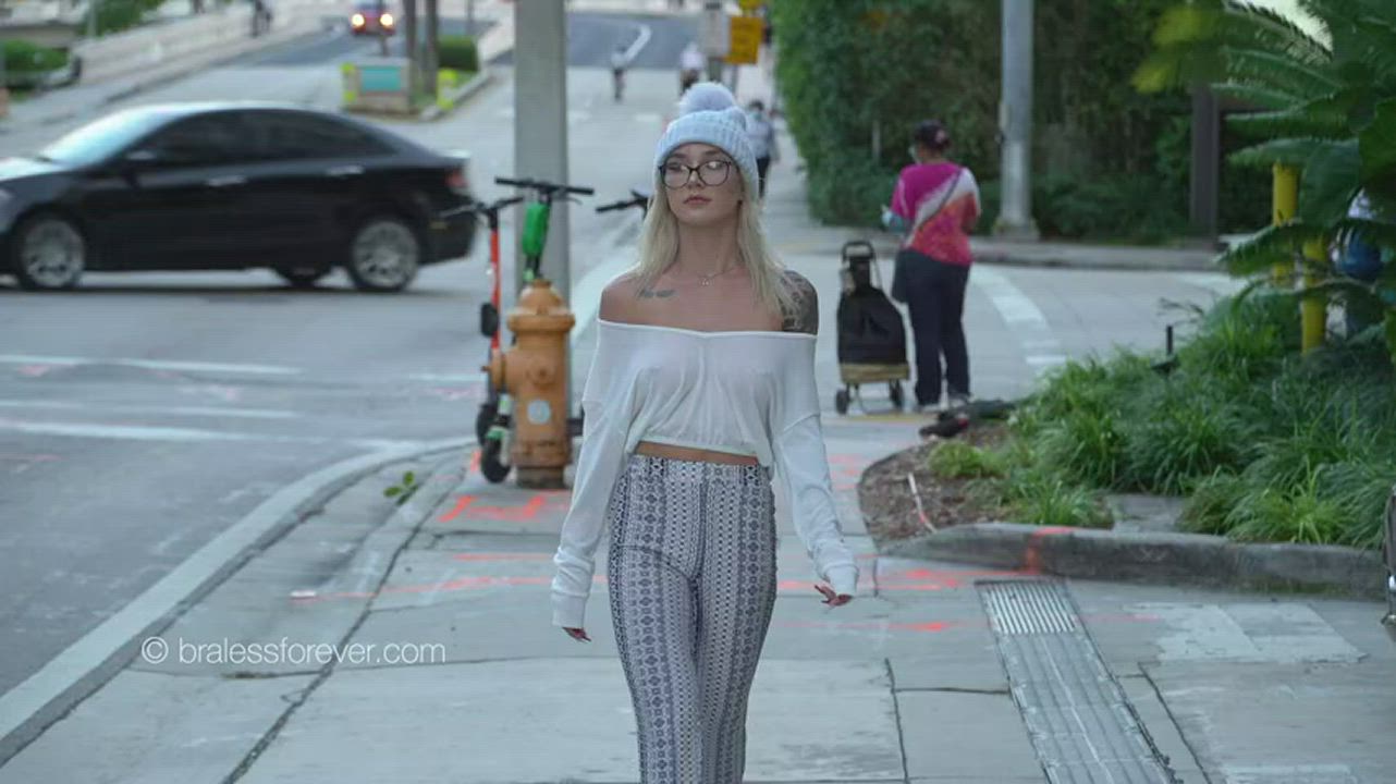 Blonde Walking The Streets Braless Scrolller