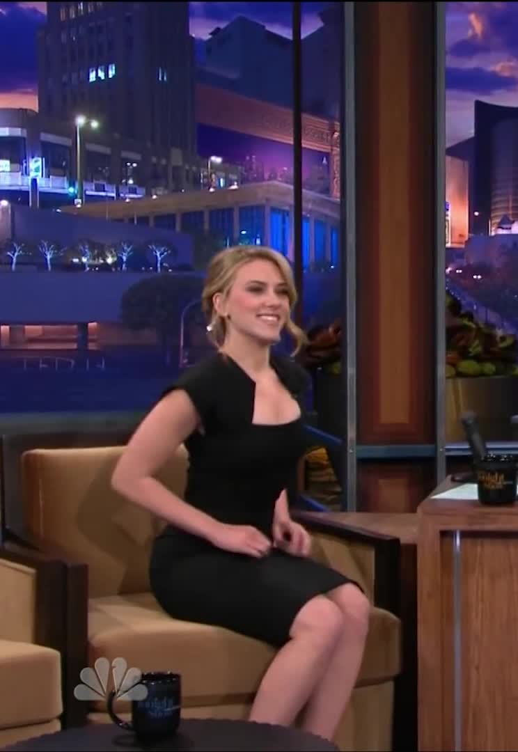 Scarlett Johansson Scrolller