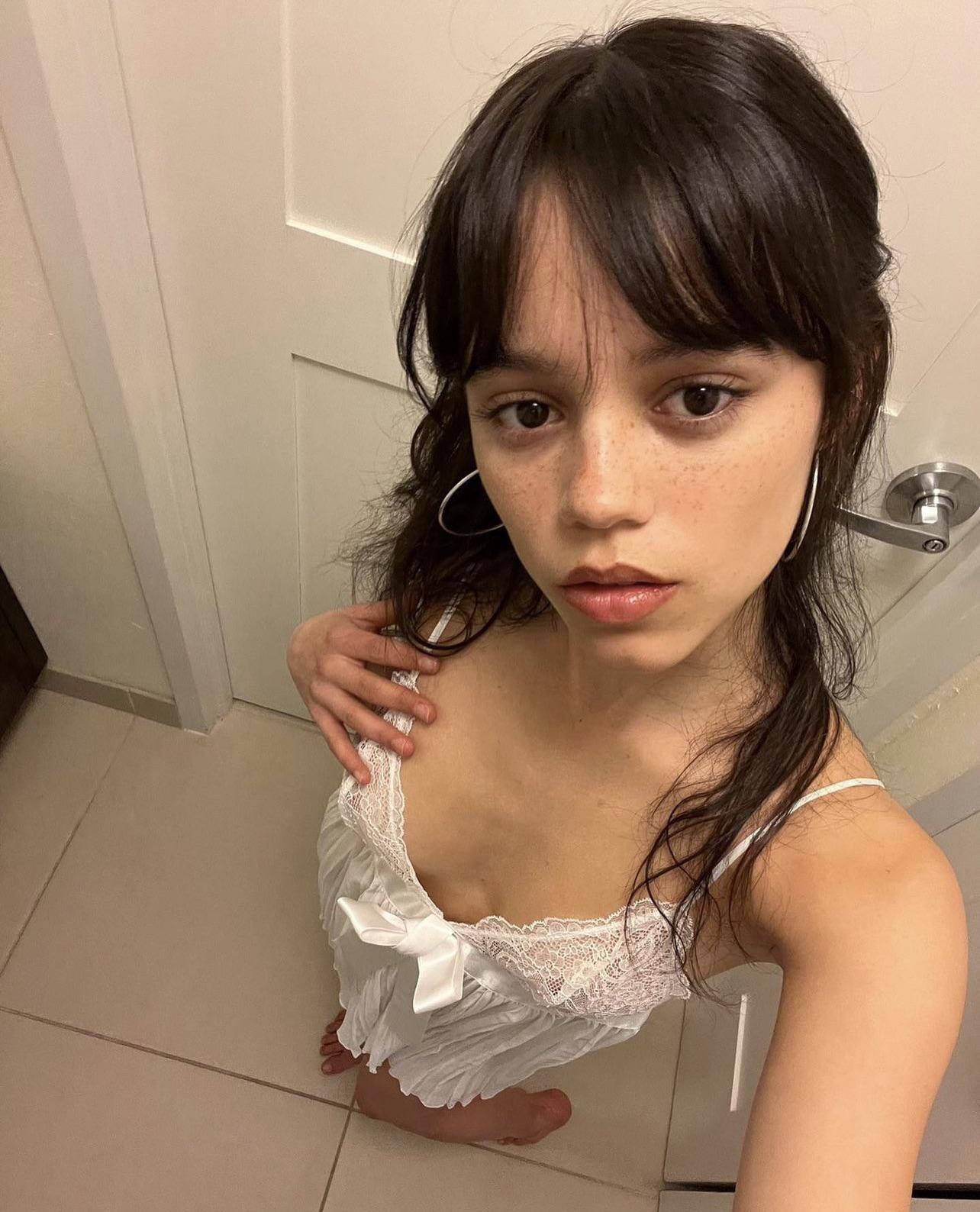 Id Er P Jenna Ortega I Sangere Mennesker H R Ideer Hot Sex Picture