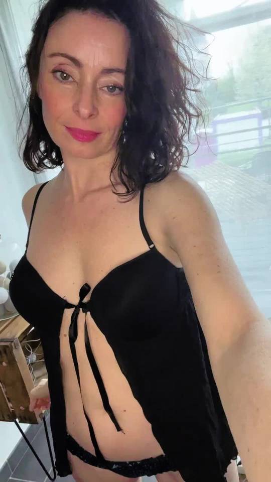 Revealing My 47yo MILF Body To You Scrolller